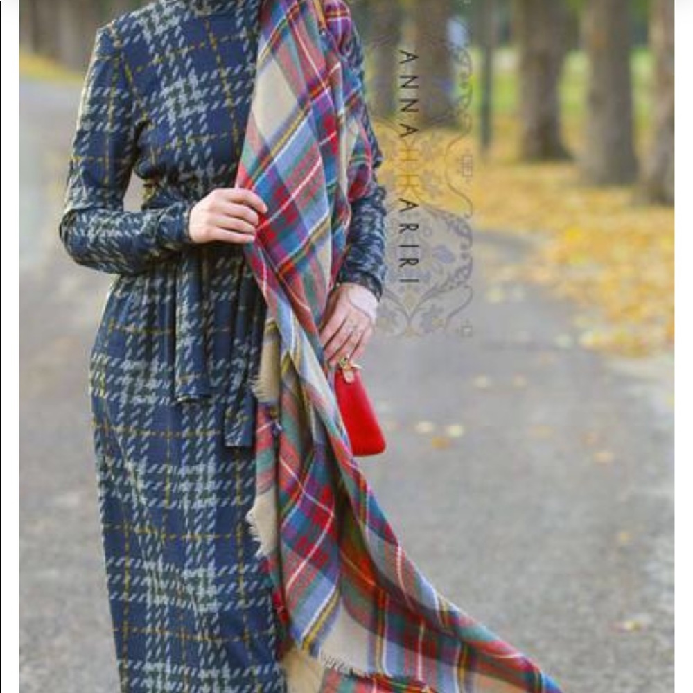 Annah Hariri Dress Size M10 51 inch long